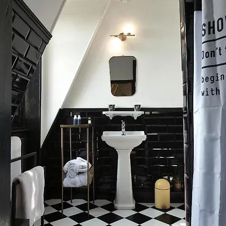 게스트하우스 Chateau De Hieville 4*