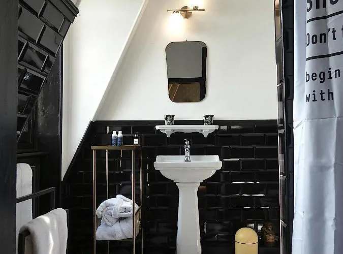 Πανσιόν Chateau De Hieville 4*