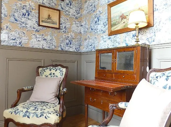 Chateau De Hieville 4*