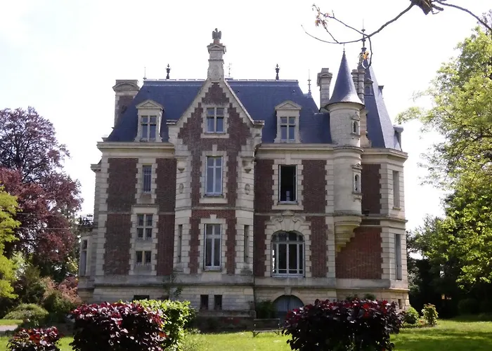 Chateau De Hieville 4*